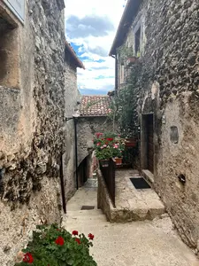 The road to Santo Stefano di Sessanio gets steep, as do the lanes in the town itself. Once arrived  I’m right as rain in what is one of Italy’s prettiest towns.