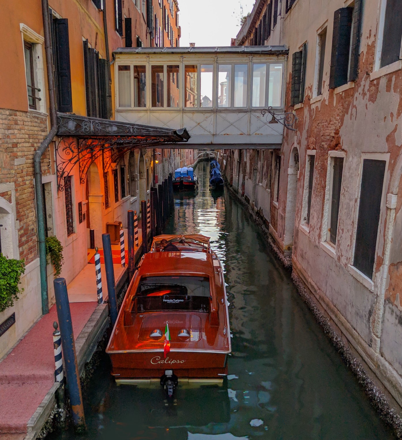 Yearning to unwind in opulent luxury? Would a magnificently restored 14th century Venetian palace do the trick? Then visit the Hotel Danieli in Venice Italy.
