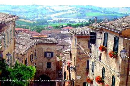 Ever watched those movies set in Italy, where quaint medieval villages of golden stone nestle amidst rolling hills? Corinaldo is where those movies become real.