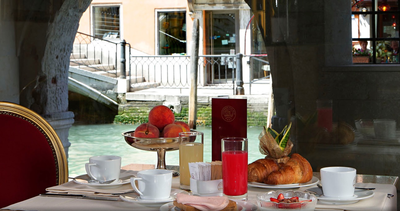 An insiders guide to the best 4 star Hotel Venice can offer plus plenty more secret tips on Italy too...