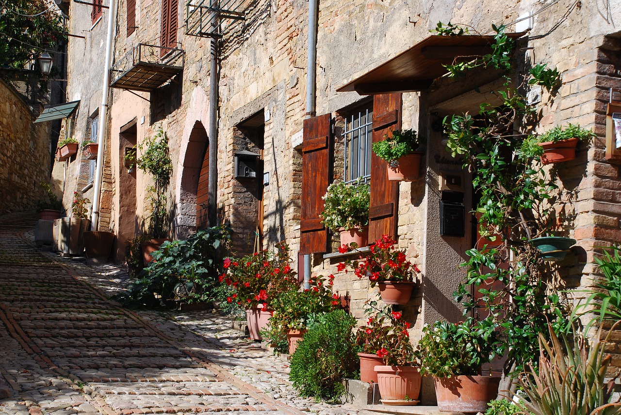 Cobbled street in Montefalco Cobbled street in Montefalco
