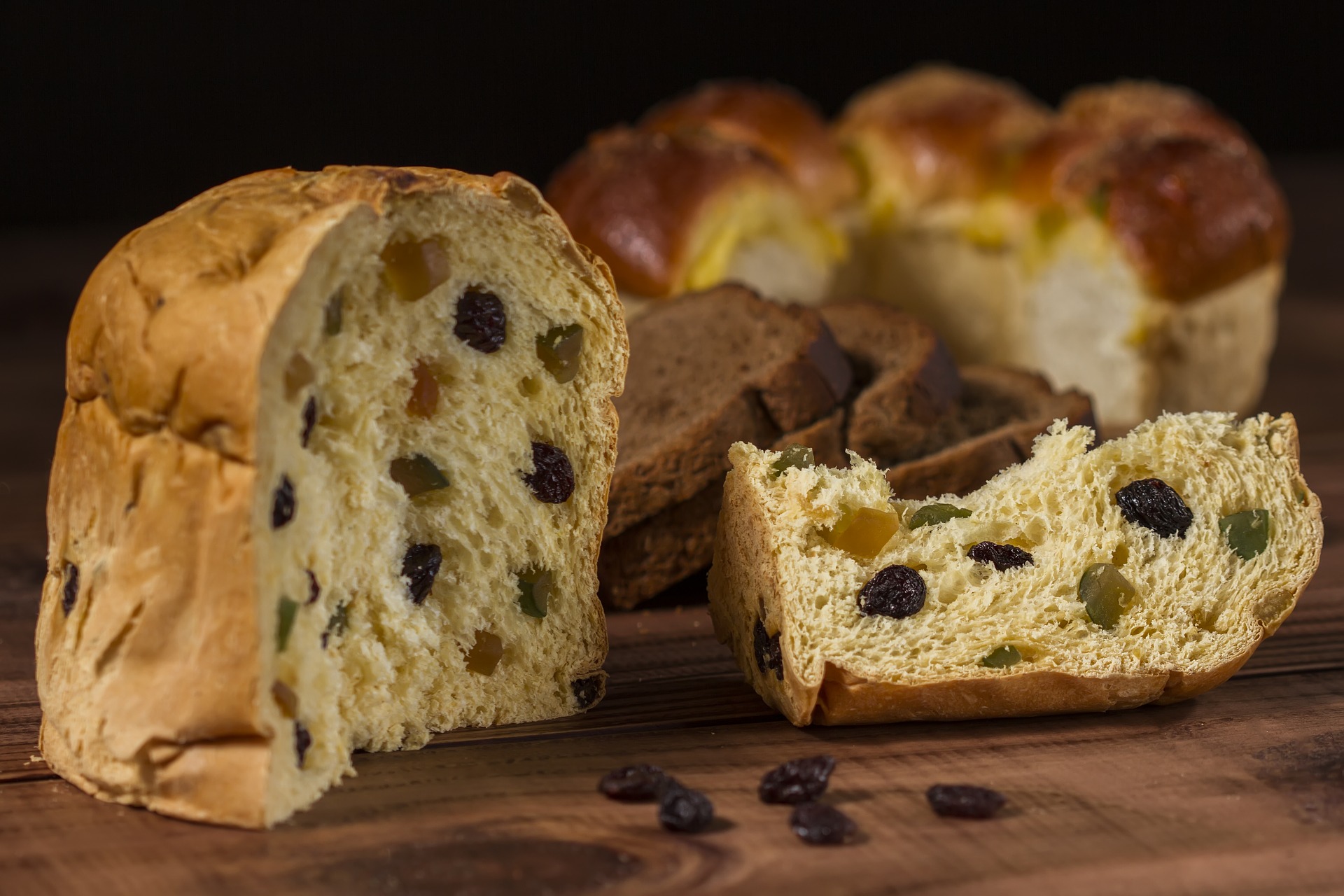 Soft Panettone with Raisins